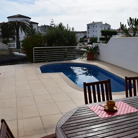 Casa Con Amarre Y Piscina Privados Ref 306 Empuriabrava