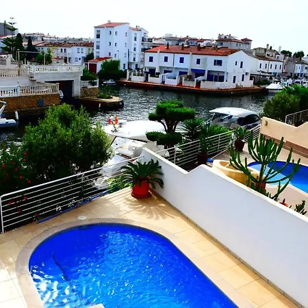 Holiday home Casa Con Amarre Y Piscina Privados Ref 306 Empuriabrava