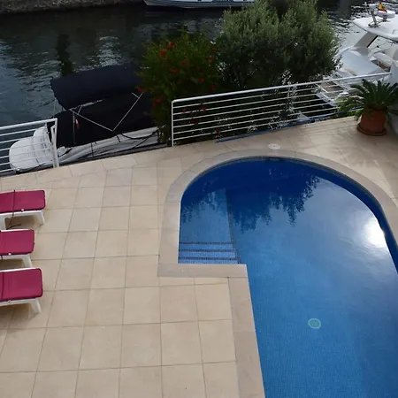 Casa Con Amarre Y Piscina Privados Ref 306 * Empuriabrava
